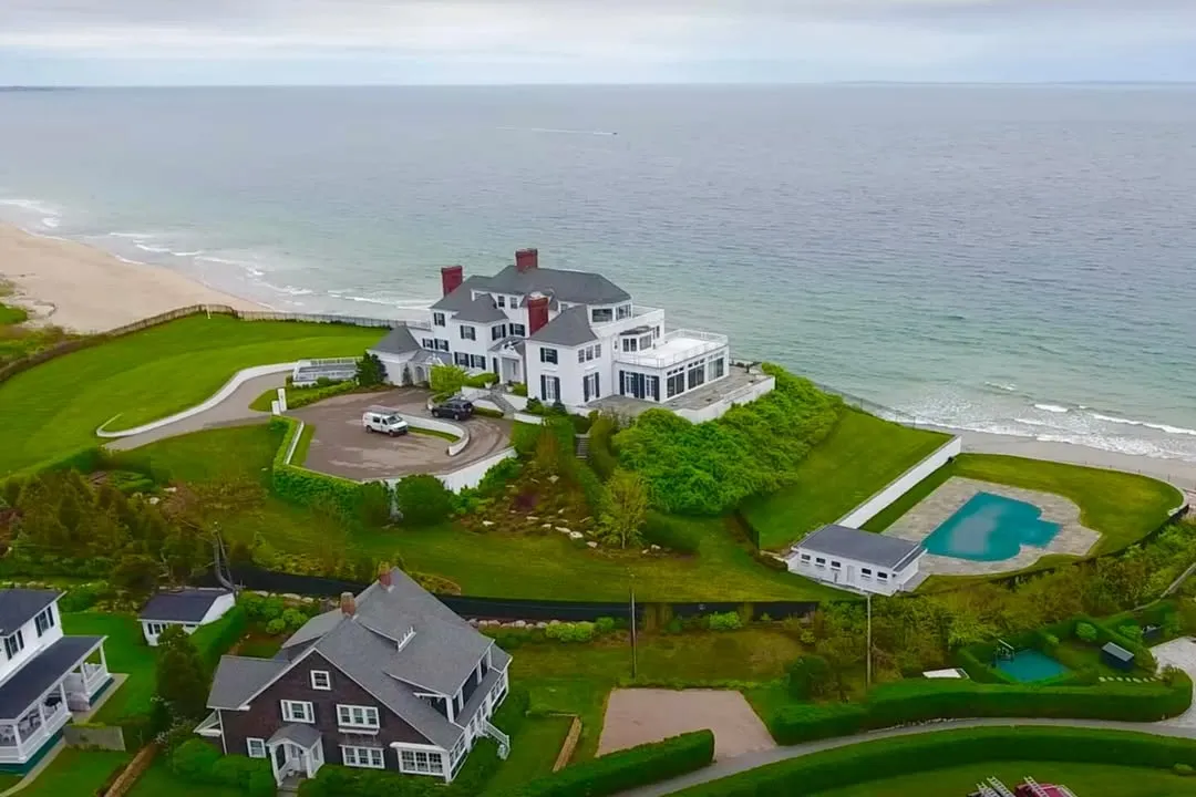 Taylor Swift's Rhode Island House Look Like